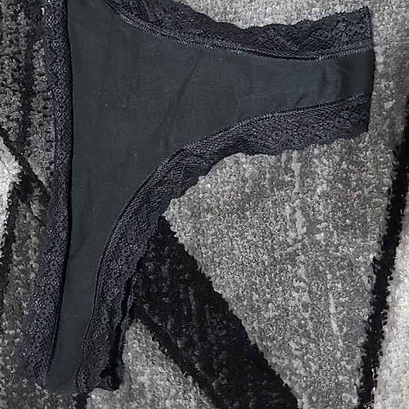 Victoria Secret 2012 LOW-RISE LACE TRIM LEOPARD & BLACK THONGS BUNDLE - Picture 5 of 16